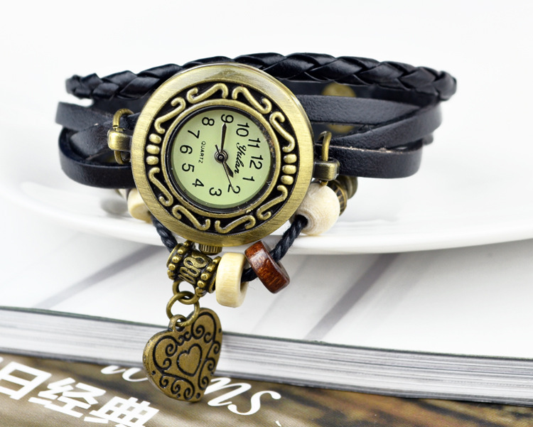 Retro Cowhide Bracelet Big peach heart Ms fashion Pendant Watch Korean version Bracelet
