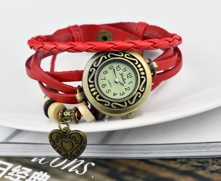 Retro Cowhide Bracelet Big peach heart Ms fashion Pendant Watch Korean version Bracelet