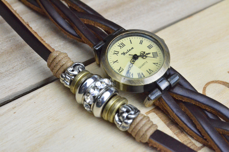 Retro fashion Leisure Watch Rome Header rivet Watch   transport Bead belt table Watch