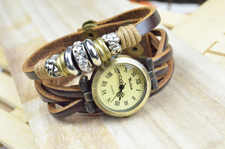 Retro fashion Leisure Watch Rome Header rivet Watch   transport Bead belt table Watch