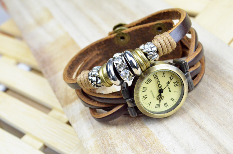 Retro fashion Leisure Watch Rome Header rivet Watch   transport Bead belt table Watch