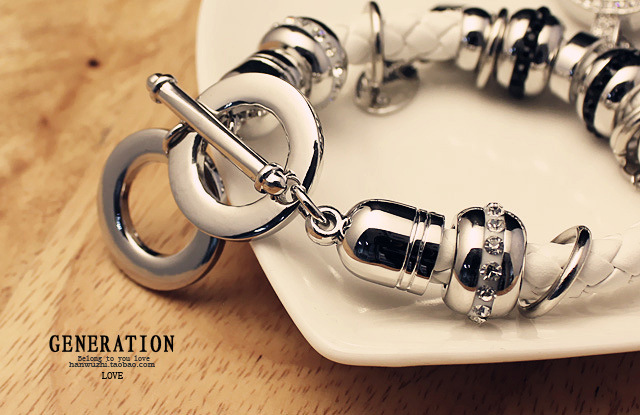Artificial prepared by fashion Ms Watch  Diamond Fashion Bracelet Pendant table