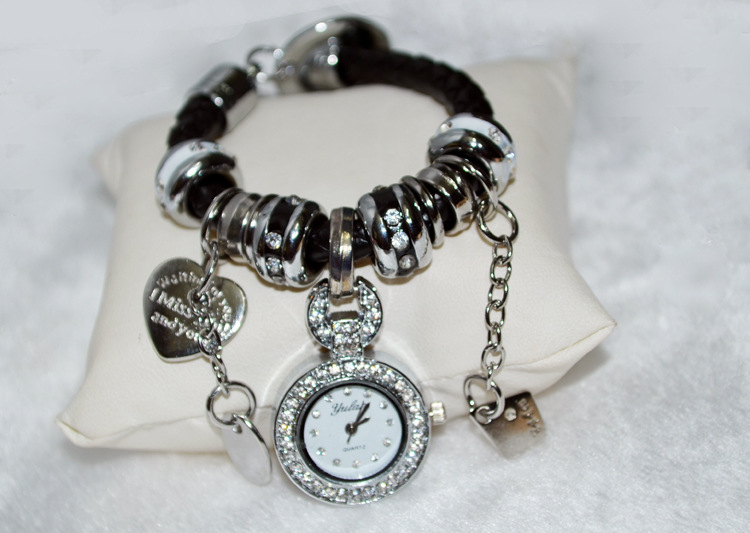 Artificial prepared by fashion Ms Watch  Diamond Fashion Bracelet Pendant table