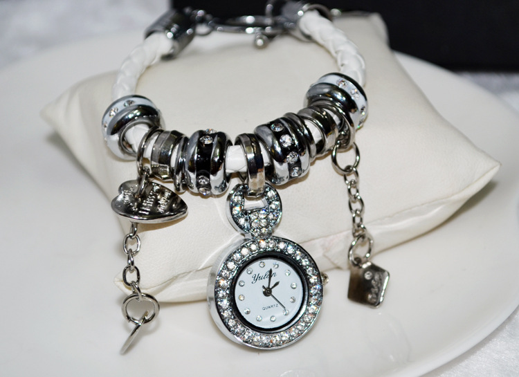 Artificial prepared by fashion Ms Watch  Diamond Fashion Bracelet Pendant table