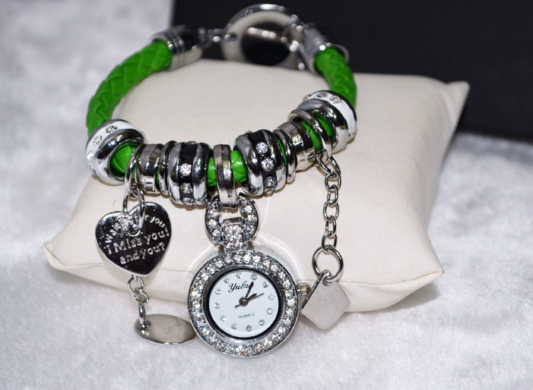 Artificial prepared by fashion Ms Watch  Diamond Fashion Bracelet Pendant table