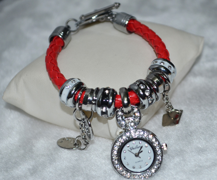 Artificial prepared by fashion Ms Watch  Diamond Fashion Bracelet Pendant table