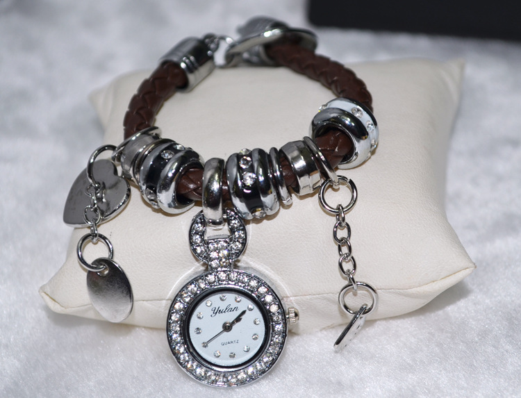 Artificial prepared by fashion Ms Watch  Diamond Fashion Bracelet Pendant table
