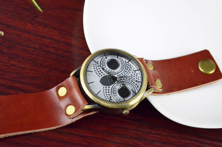 Men and Women Neutral Fashion Trend Retro Watch Western style owl Fashion table