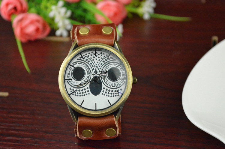Men and Women Neutral Fashion Trend Retro Watch Western style owl Fashion table