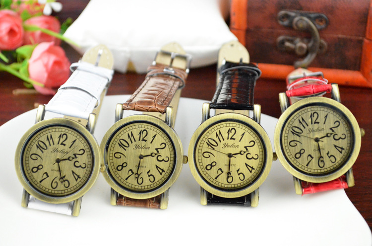 Retro Watch   PU Belt Bracelet men and women neutral fashion trend Belt table