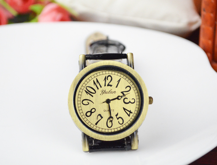 Retro Watch   PU Belt Bracelet men and women neutral fashion trend Belt table