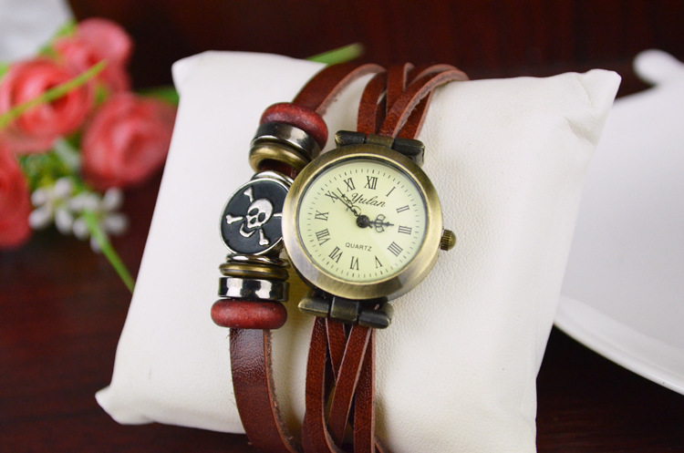Retro Winding Watch fashion personality Female table Skull head Artificial Weave Straps Watch