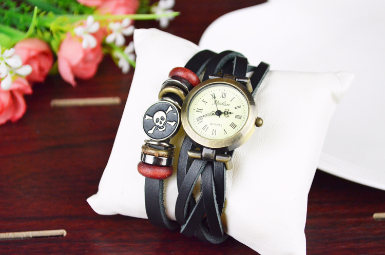 Retro Winding Watch fashion personality Female table Skull head Artificial Weave Straps Watch