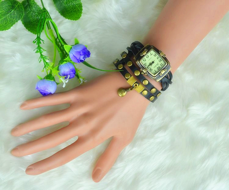 Retro Genuine Leather Bracelet Features Multilayer Cowhide fashion Watch men and women Neutral table