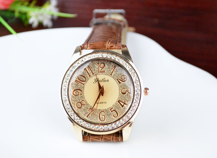 Retro fashion Brown color steeple Ms Drill table Wild Female fashion Watch