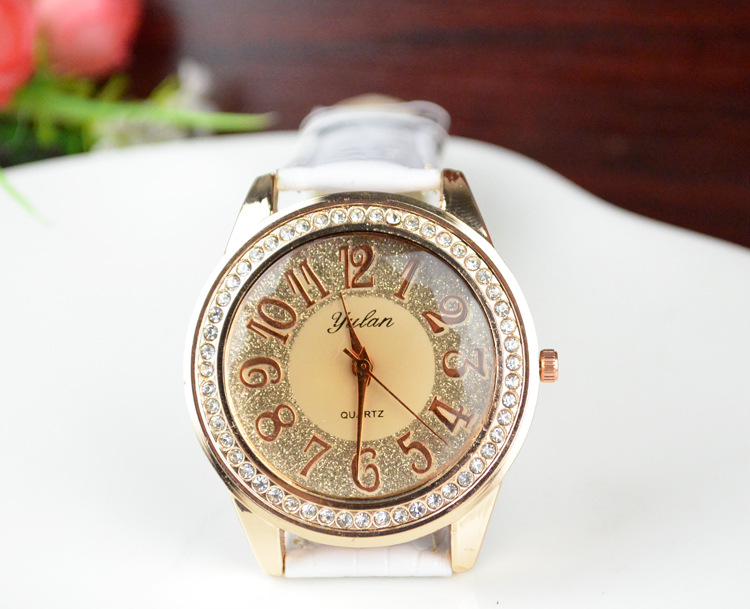 Retro fashion Brown color steeple Ms Drill table Wild Female fashion Watch