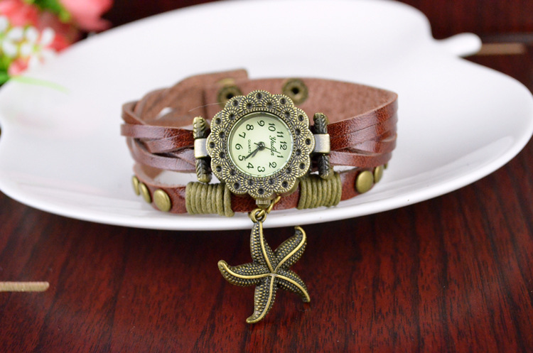 Retro Watch  Bronze rivet Retro Bracelet fashion trend manual prepared by'   Quartz watches