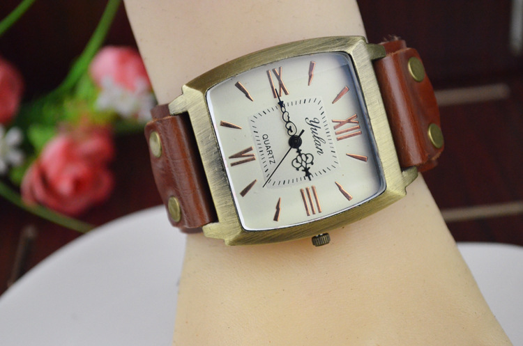 Retro Barrel type Watch  Antique Blu-ray Mirror Big head Rome Scale Watch