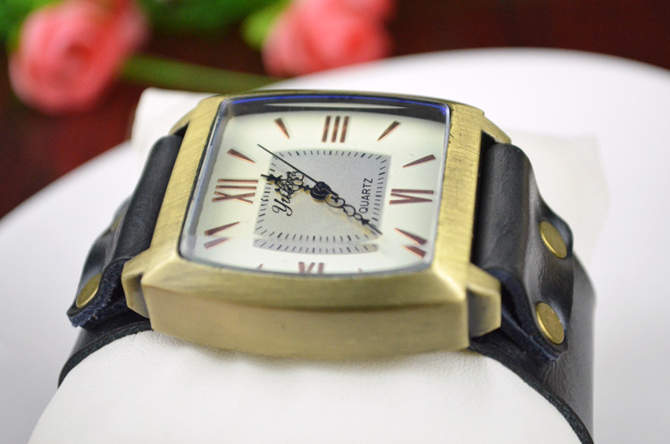 Retro Barrel type Watch  Antique Blu-ray Mirror Big head Rome Scale Watch