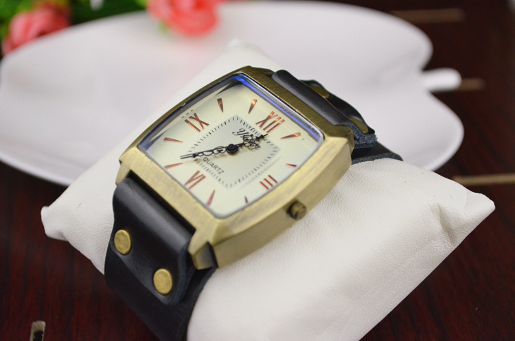 Retro Barrel type Watch  Antique Blu-ray Mirror Big head Rome Scale Watch