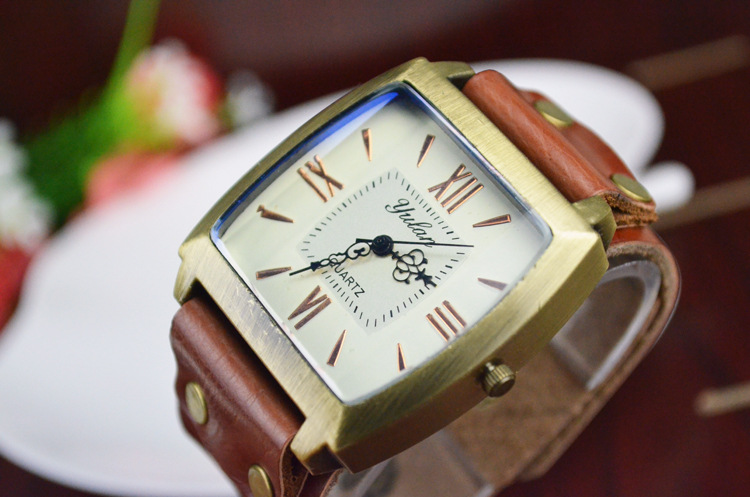 Retro Barrel type Watch  Antique Blu-ray Mirror Big head Rome Scale Watch