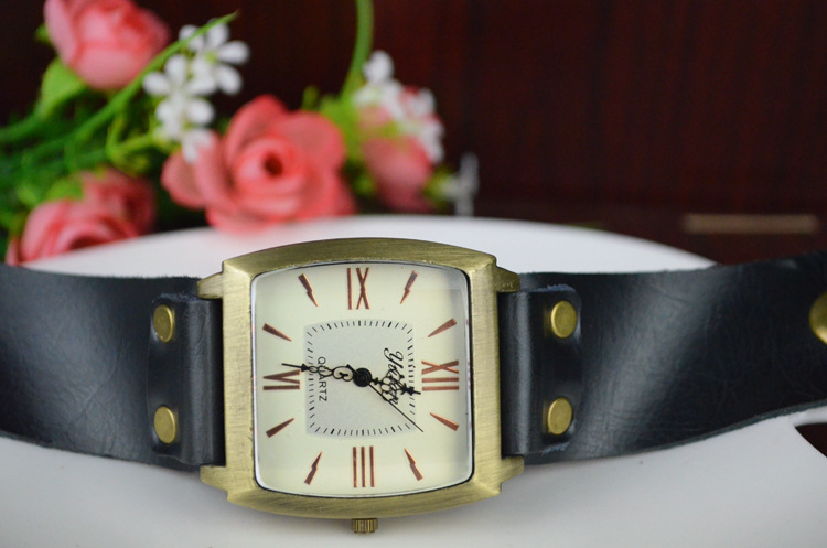 Retro Barrel type Watch  Antique Blu-ray Mirror Big head Rome Scale Watch