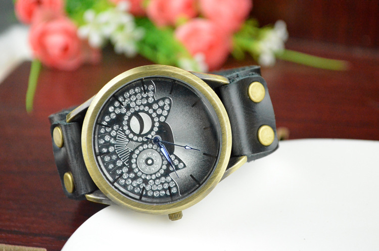 Genuine Leather Retro fashion trend Watch Western style owl Gradient face quartz Watch