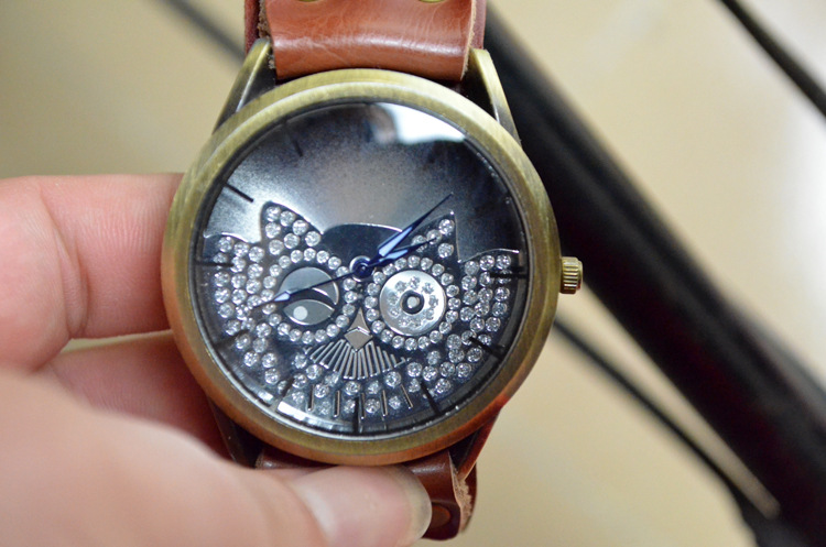 Genuine Leather Retro fashion trend Watch Western style owl Gradient face quartz Watch