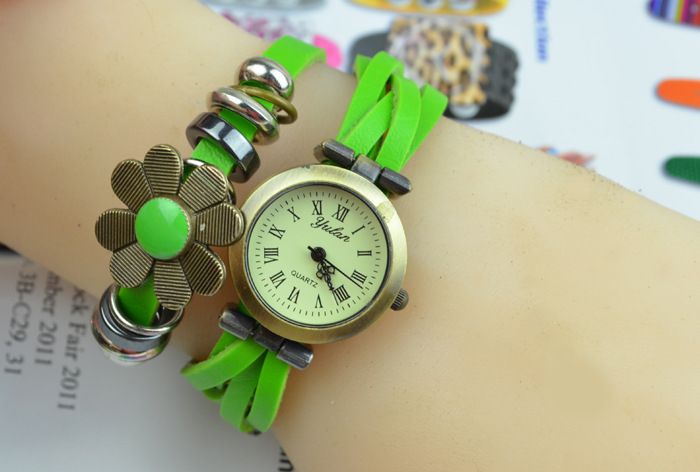 Retro fashion trend Watch color Dijiao Flowers Artificial prepared by Ms Watch