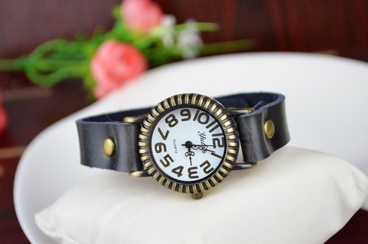 Fashion trend personality Leisure Ms Watch  high quality Good leather Retro Watch