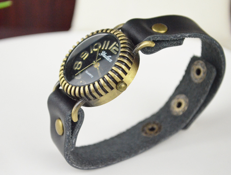 Fashion trend personality Leisure Ms Watch  high quality Good leather Retro Watch