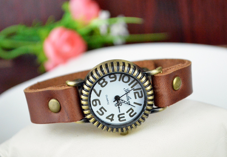 Fashion trend personality Leisure Ms Watch  high quality Good leather Retro Watch