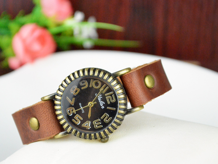 Fashion trend personality Leisure Ms Watch  high quality Good leather Retro Watch