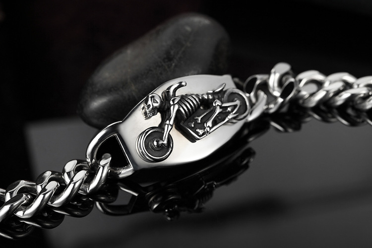 Western Style Stainless Steel Wristband Motorcycle Skeleton Titanium Steel Bracelet