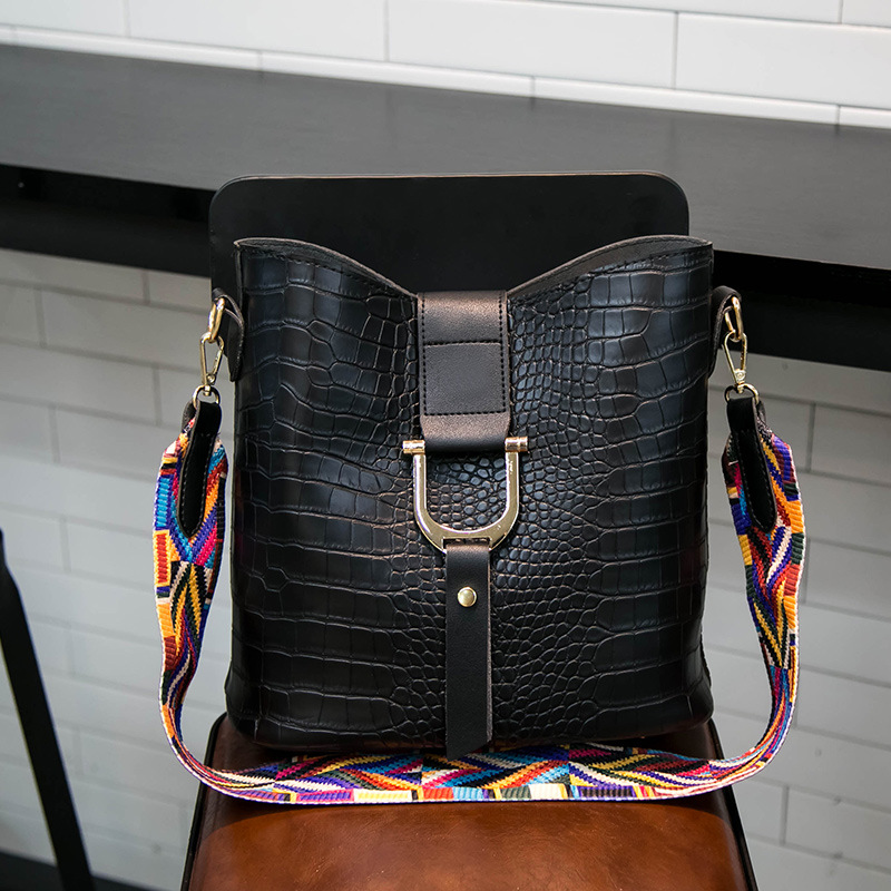 The New Mother Package Bucket Wild Messenger Bag Shoulder Lady bags Crocodile Pattern Ladies bag
