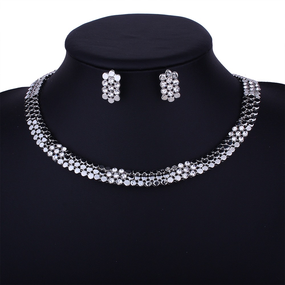 Ms luxurious Alloy Diamond Temperament Wild Short Paragraph Necklace Earring