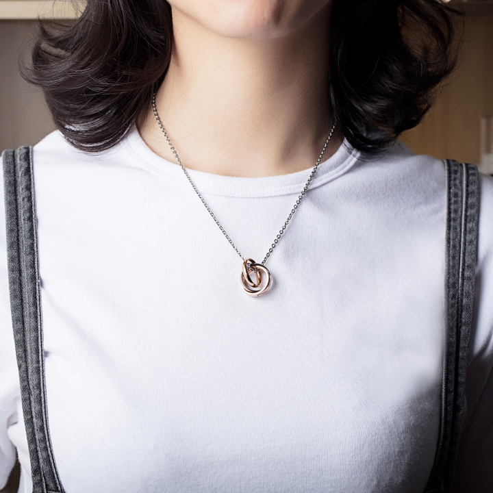 Classic Love merge Love Couple necklace lace Three rings Pendant