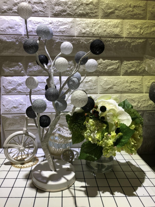 Led lantern dorm room room Decorative lights Teenage heart Cotton ball Rose Modeling lamp Tree light