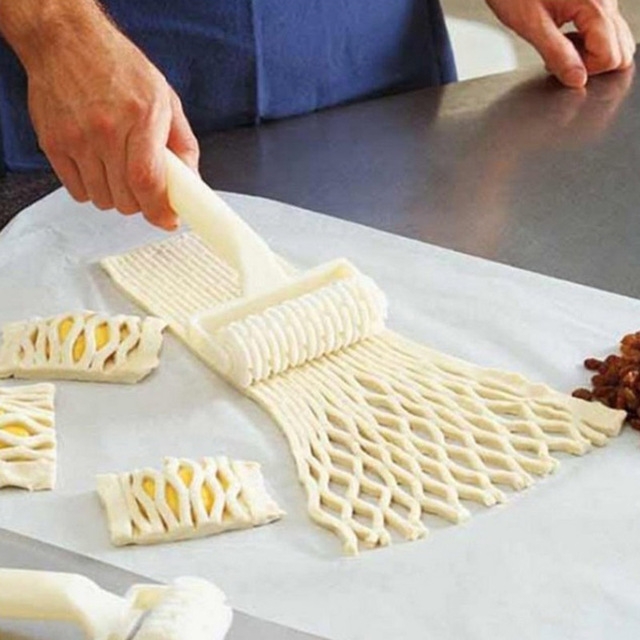 Plastic Netting Round Knife Dough Bread Pastry Biscuit Cutter Net Plastic Roller Lattice Pizaa Tools