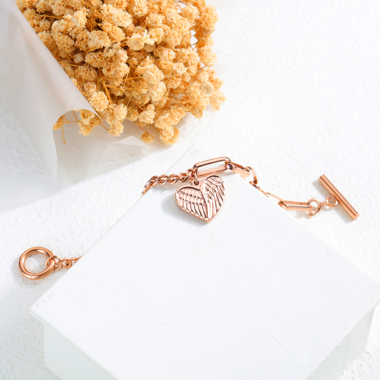 Ms temperament Wild jewelry Rose gold Love Bracelet fashion Titanium steel accessories