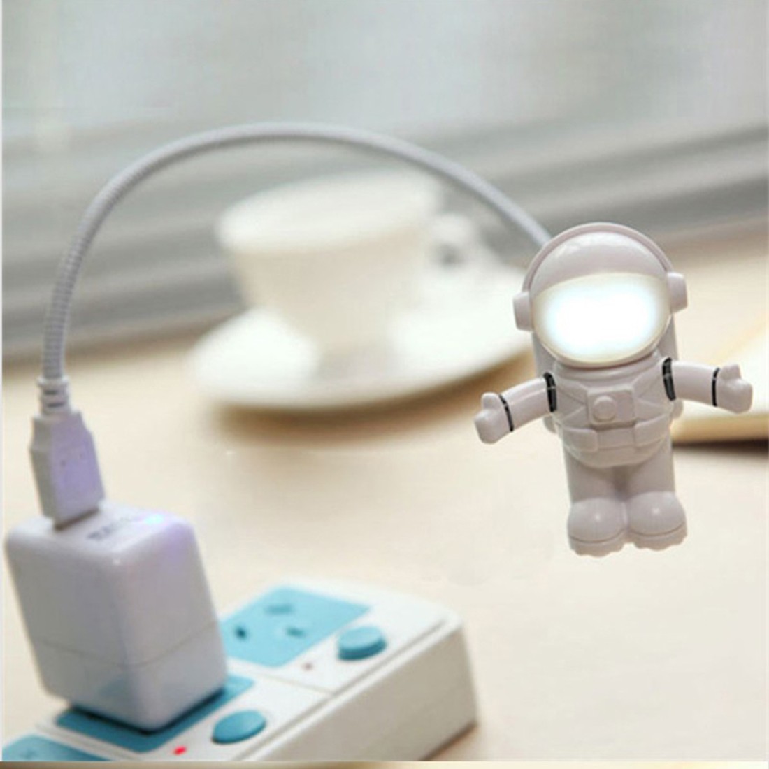 New Astronaut Spaceman USB LED Adjustable Night Light For Computer PC Lamp Desk Light Pure White
