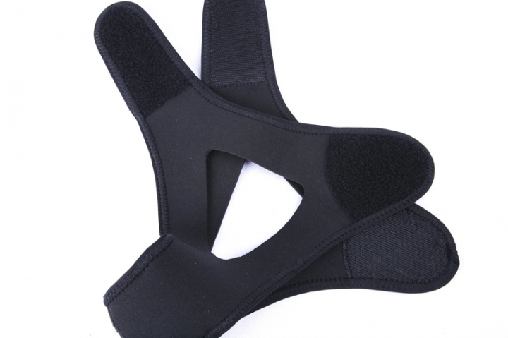 Male and female anti-snoring headbands prevent snoring