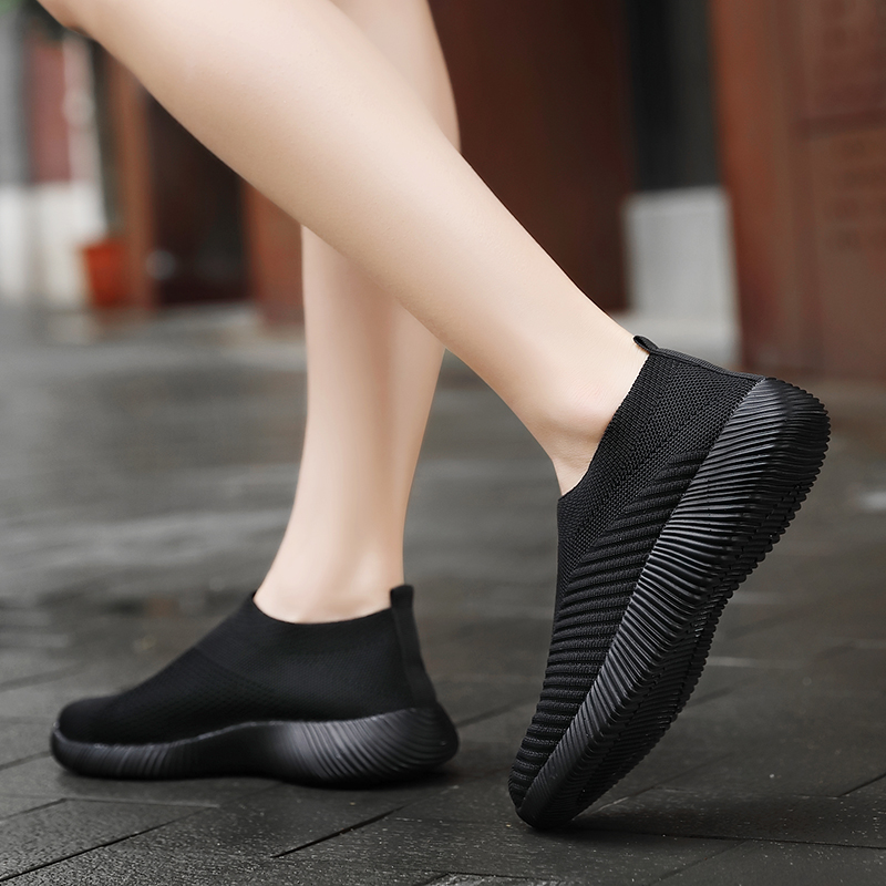 Women Breathable Mesh Running Shoes Plus Size Casual Slip-on