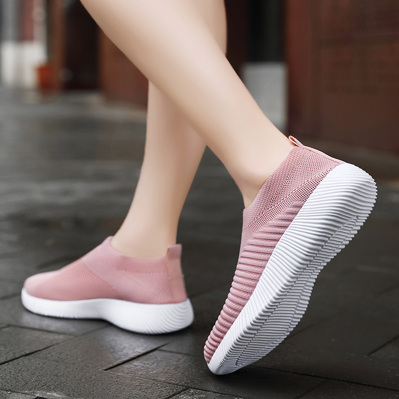 Women Breathable Mesh Running Shoes Plus Size Casual Slip-on
