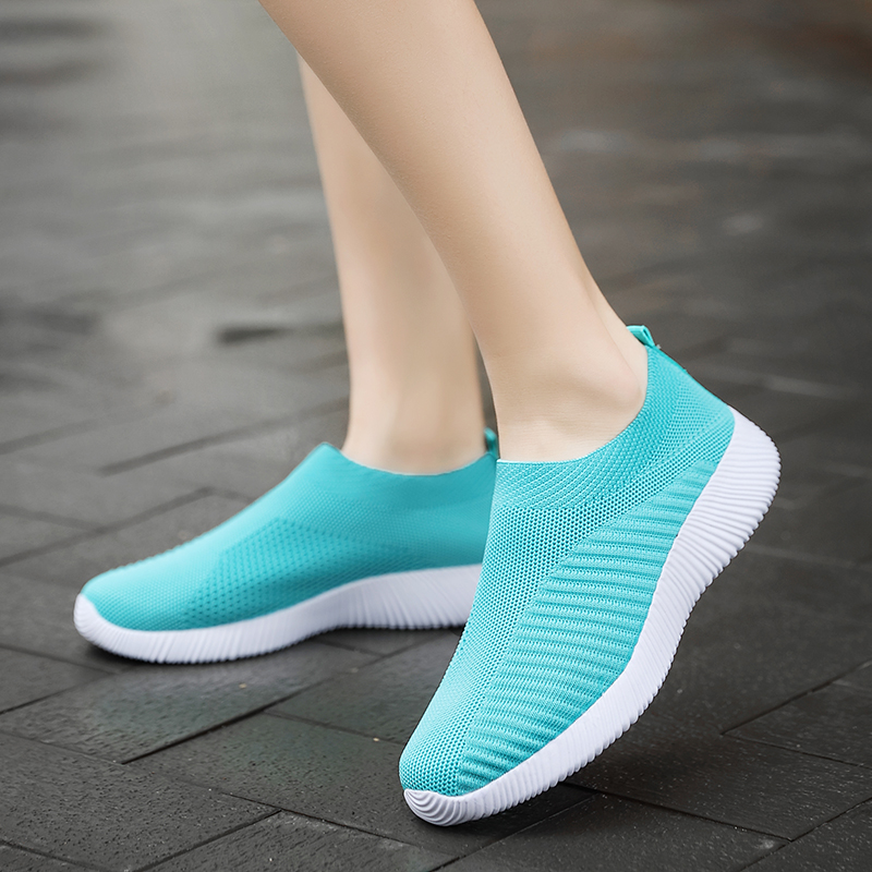 Women Breathable Mesh Running Shoes Plus Size Casual Slip-on