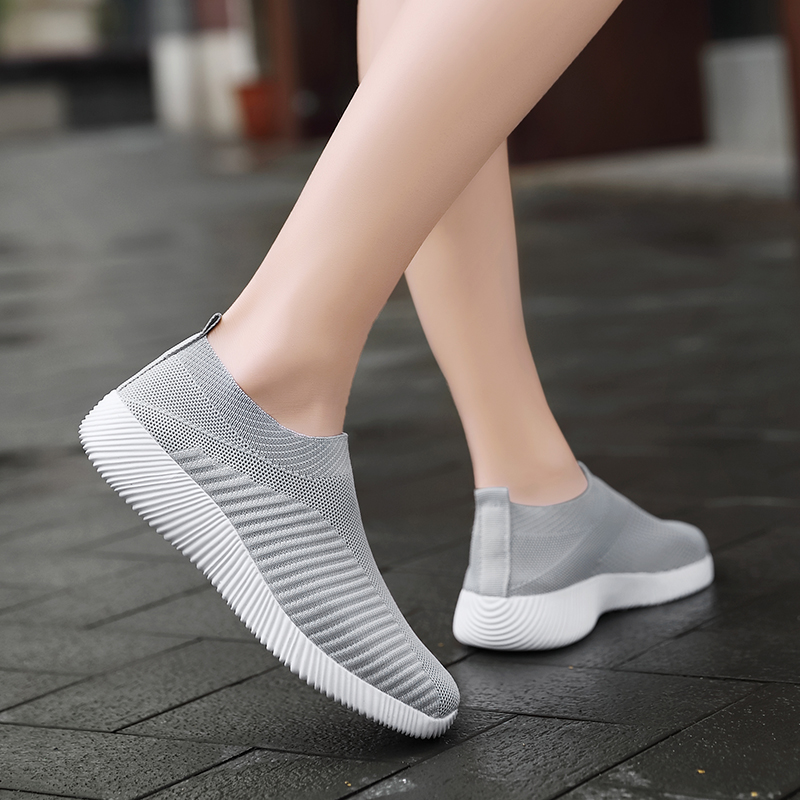 Women Breathable Mesh Running Shoes Plus Size Casual Slip-on