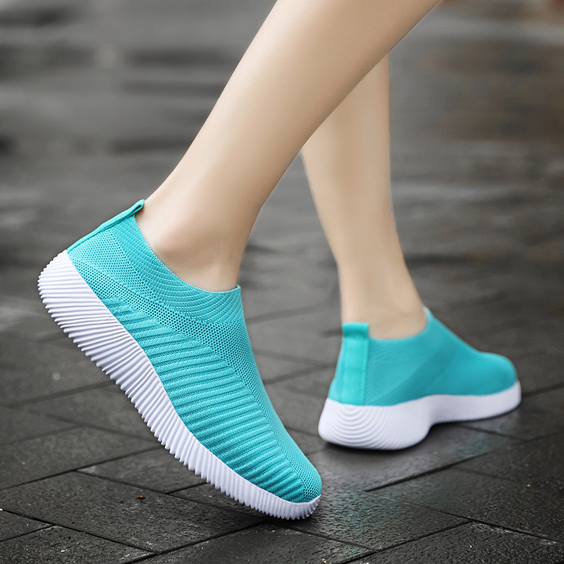 Women Breathable Mesh Running Shoes Plus Size Casual Slip-on