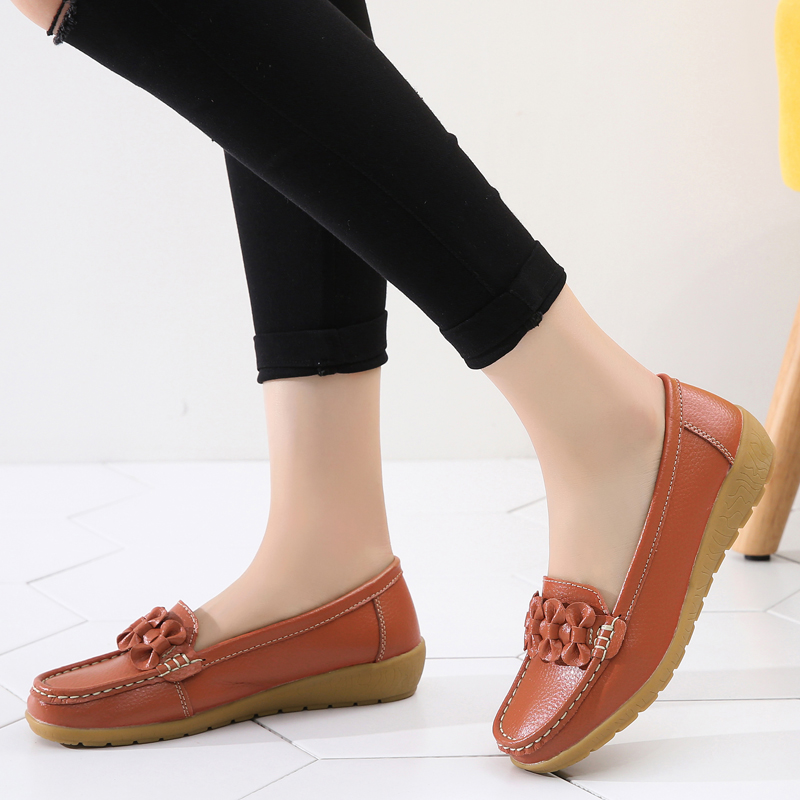 Women Soft Leather Sandals Breathable Leisure Work Shoes Plus Size Lady Peas Shoes
