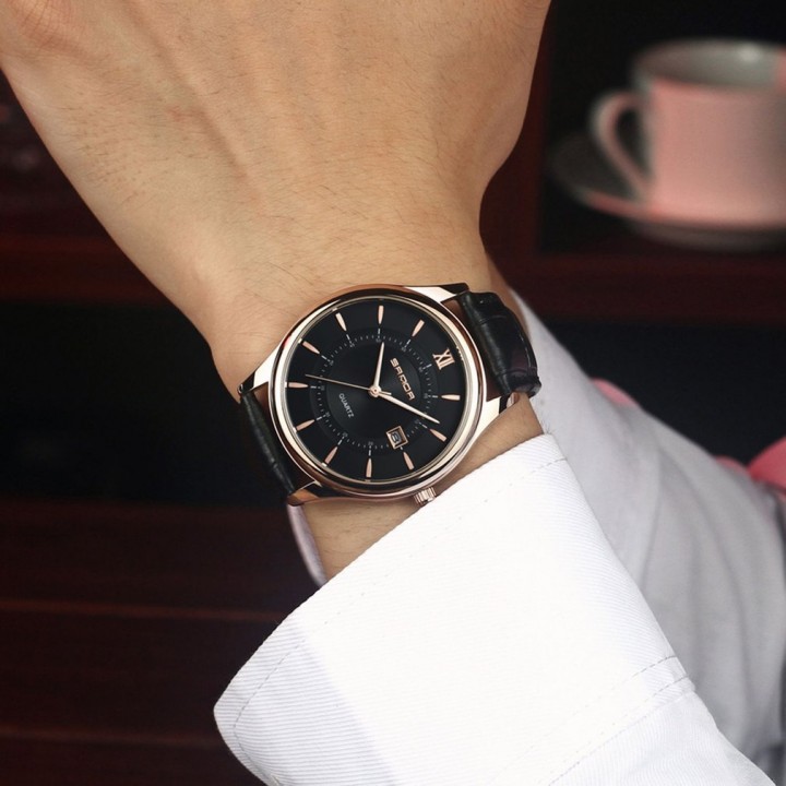 Water Resistant Quartz Watch with Calendar Function with Leather Band for Men