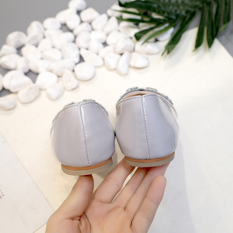 Water drill single shoes women's flat sole pointed head butterfly color drill shallow mouth shoes